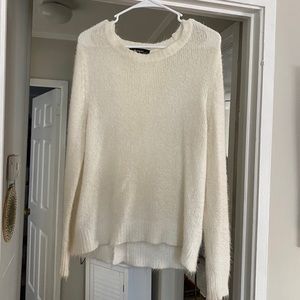 Olivaceous white sweater with open back